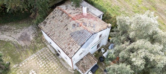 7 rooms House in Monte San Vito, Italy No. 21105 3