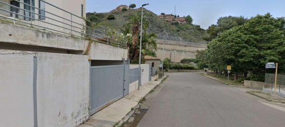 22m² Commercial property in Letojanni, Italy No. 68991 4