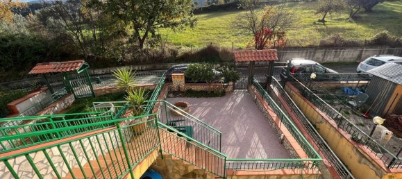 Dúplex de 3 habitaciónes en Cerisano, Italy No. 186958 6