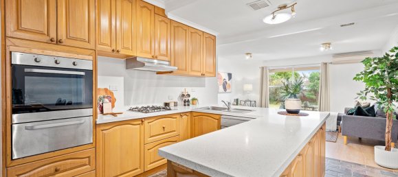 4 bedrooms House in Avondale Heights, Australia No. 661 5