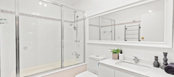 4 bedrooms House in Avondale Heights, Australia No. 661 13