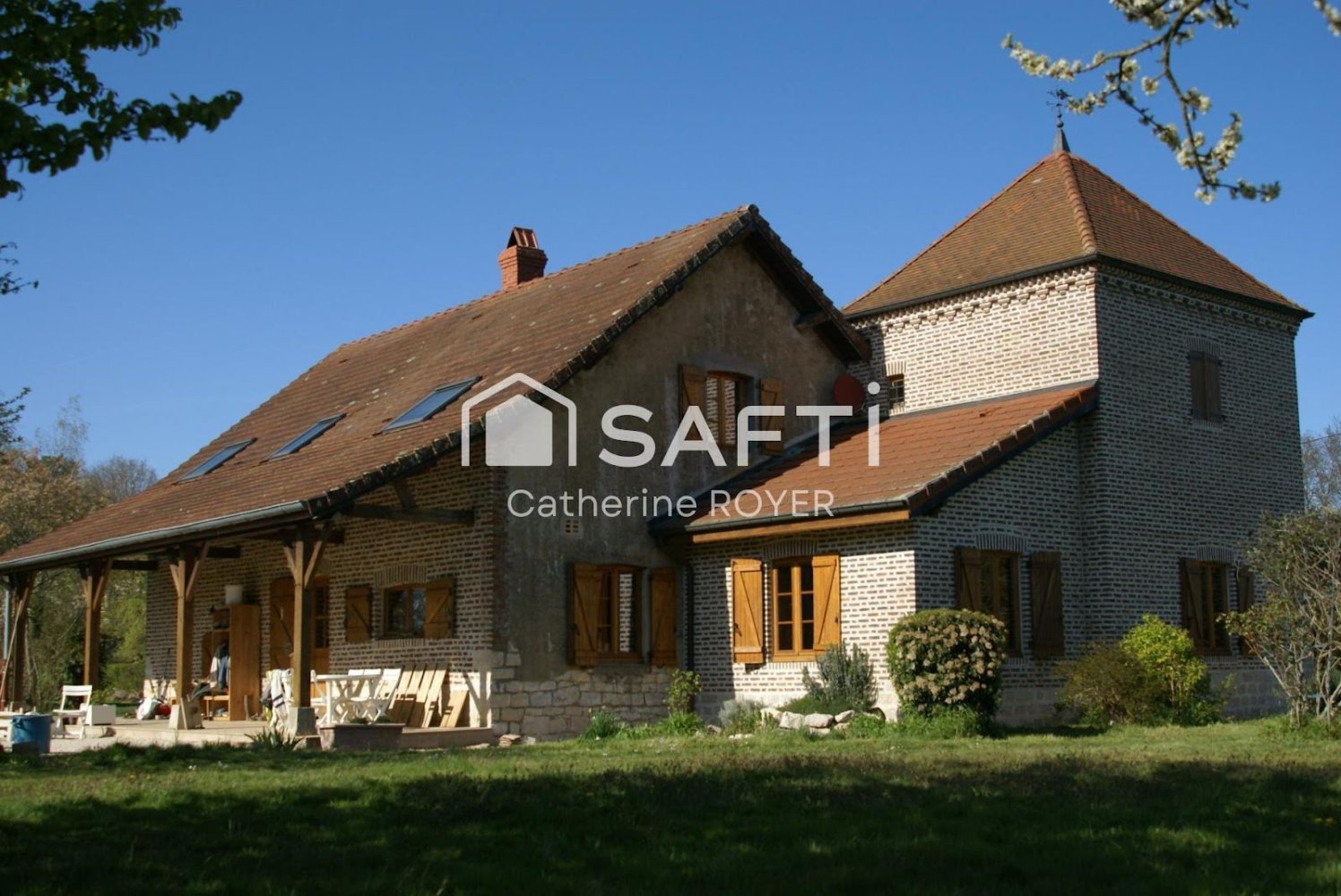 5 bedrooms House in Authumes, France No. 275051