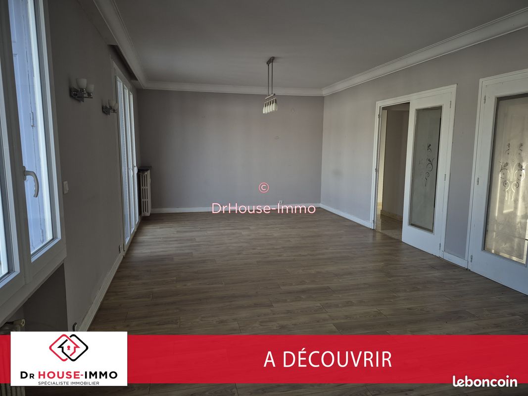2 bedrooms Apartment in Firminy, France No. 196594
