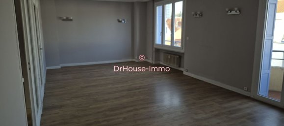 2 bedrooms Apartment in Firminy, France No. 196594 3