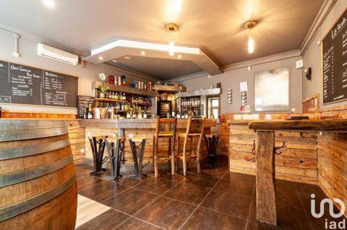 Fabrik in Vienne, France 153m², Nr. 19716