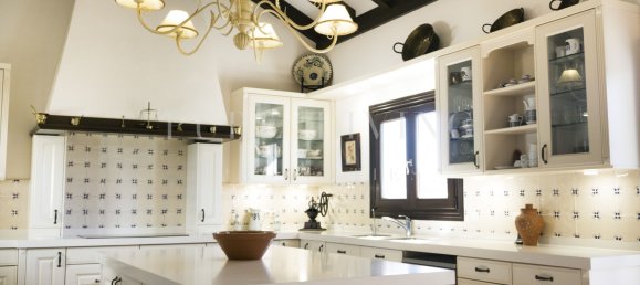 5 bedrooms Villa in Malaga, Spain No. 98636 12