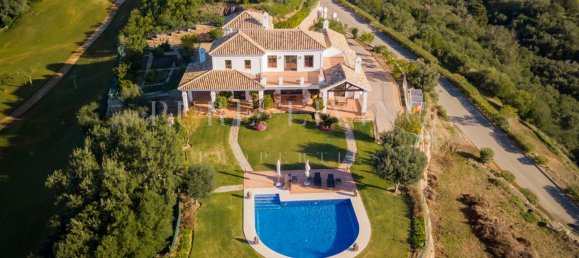 5 bedrooms Villa in Malaga, Spain No. 98636 4