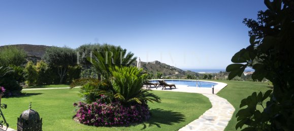 5 bedrooms Villa in Malaga, Spain No. 98636 3