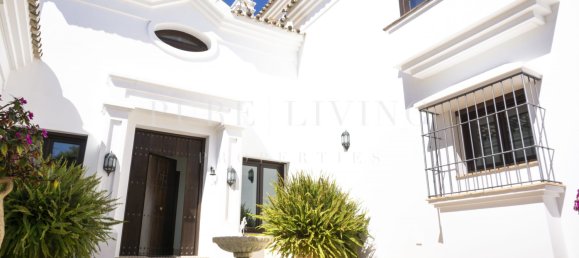 5 bedrooms Villa in Malaga, Spain No. 98636 24
