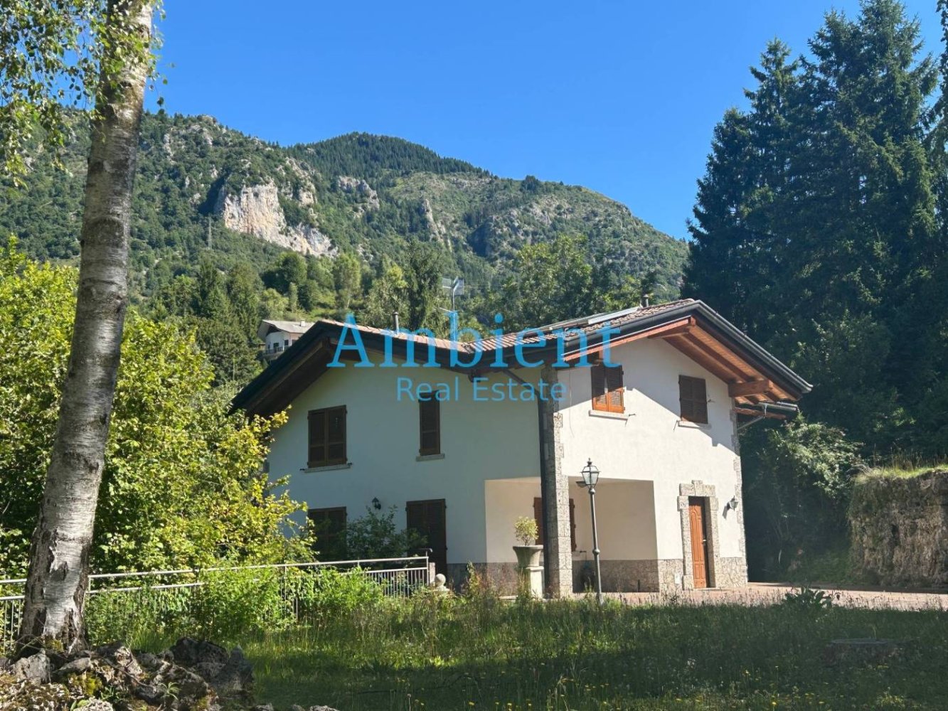 5 bedrooms Villa in Castione della Presolana, Italy No. 270404