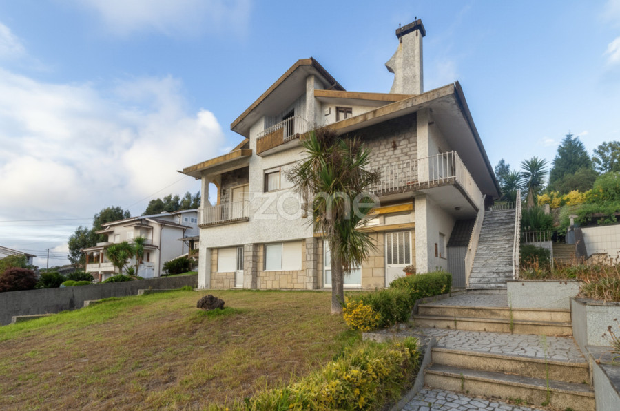 4 bedrooms Commercial property in Santa Maria da Feira, Portugal No. 320324