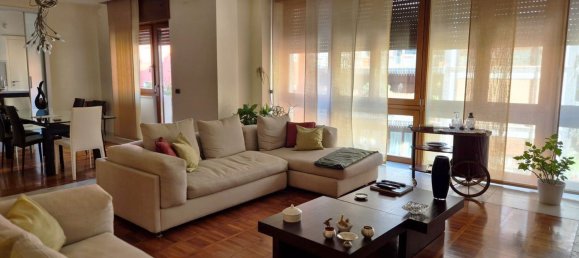 5 rooms Apartment in Naples, Italy No. 299041 2