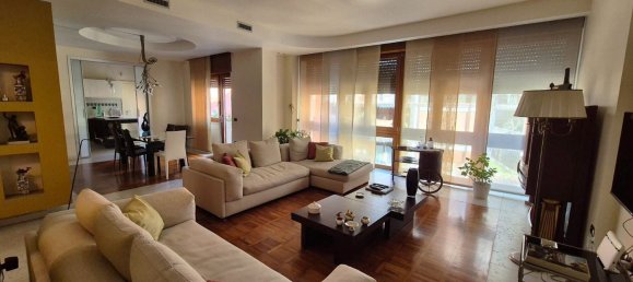 5 rooms Apartment in Naples, Italy No. 299041 3