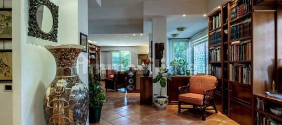 3 bedrooms Apartment in Rome, Italy No. 198042 4