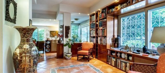 3 bedrooms Apartment in Rome, Italy No. 198042 3