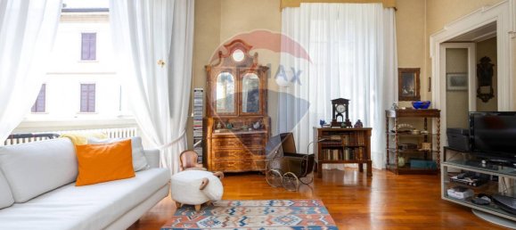 Apartamento de 3 dormitorios en Como, Italy No. 314877 9