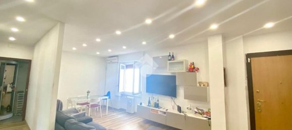 3 rooms Apartment in Rome, Italy No. 300088 7