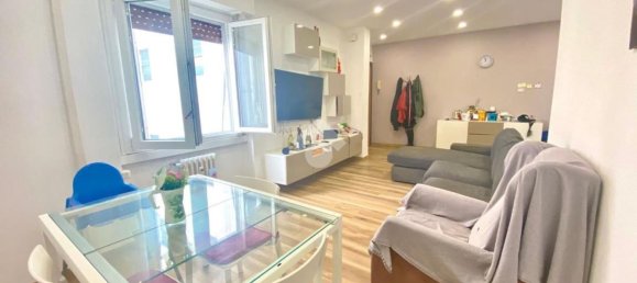 3 rooms Apartment in Rome, Italy No. 300088 3