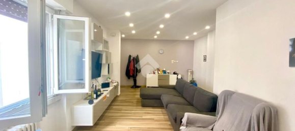 3 rooms Apartment in Rome, Italy No. 300088 4