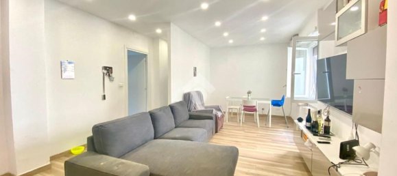 3 rooms Apartment in Rome, Italy No. 300088 2