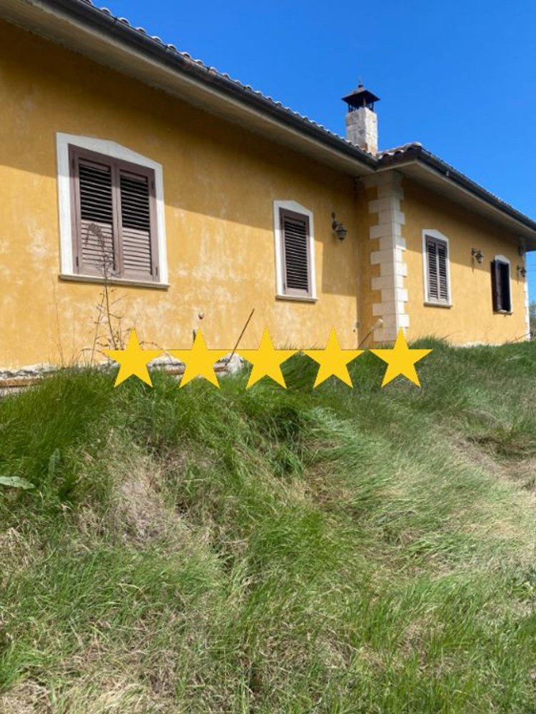 7 rooms Apartment in Avezzano, Italy No. 180696