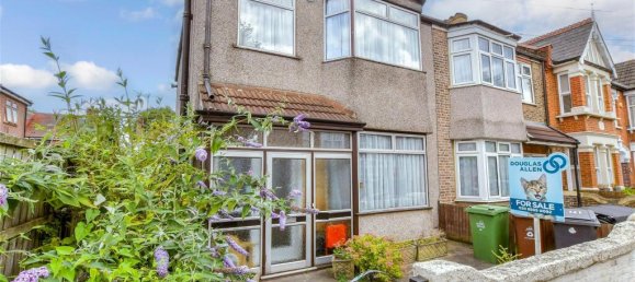 3 bedrooms Commercial property in Leyton, United Kingdom No. 4008 2