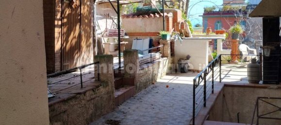 3 bedrooms Apartment in Naples, Italy No. 16780 12