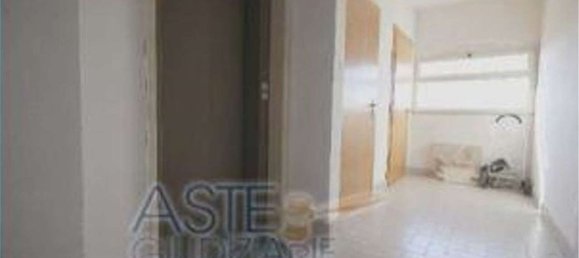 5 rooms Apartment in Naples, Italy No. 14150 12