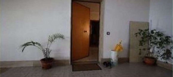 5 rooms Apartment in Naples, Italy No. 14150 2