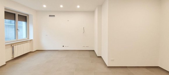 2 rooms Apartment in Como, Italy No. 313823 2