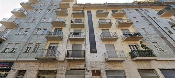 2 rooms Apartment in Turin, Italy No. 10365 2