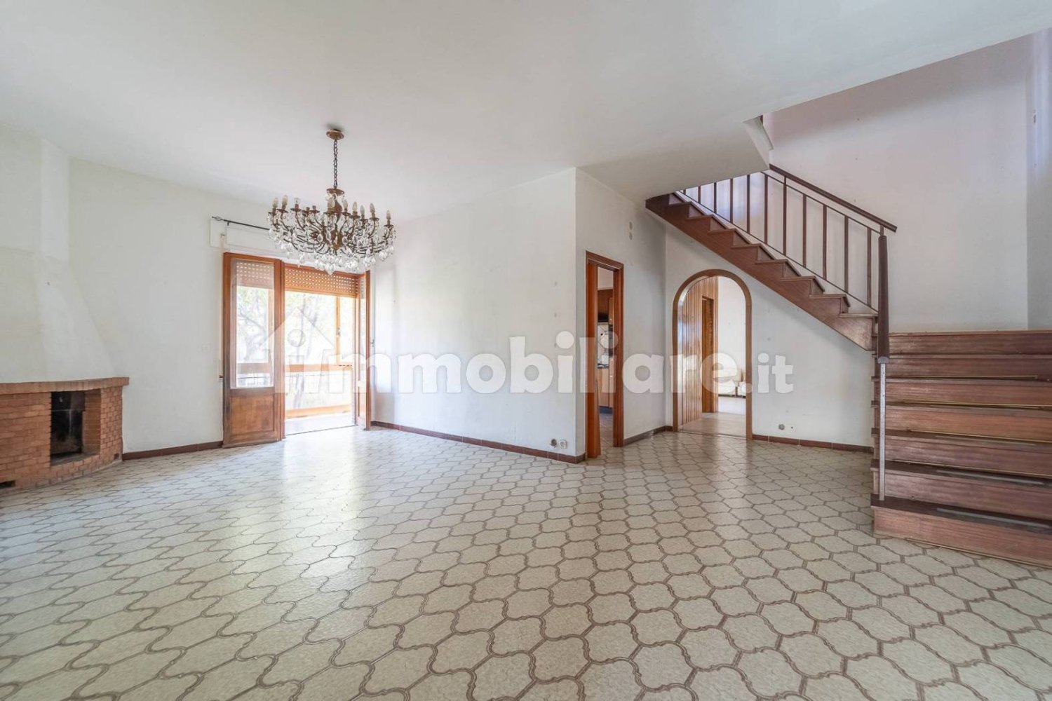 Вилла с 4 спальнями в Фьюмичино, Италия № 386905