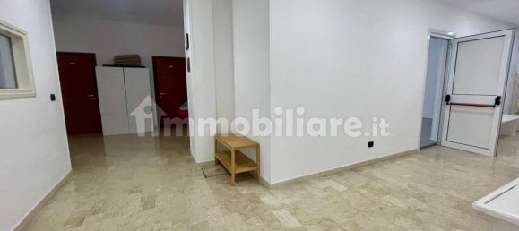 5-Zimmer Gewerbliche Immobilie in Naples, Italy, Nr. 33717 16