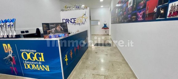 5-Zimmer Gewerbliche Immobilie in Naples, Italy, Nr. 33717 2