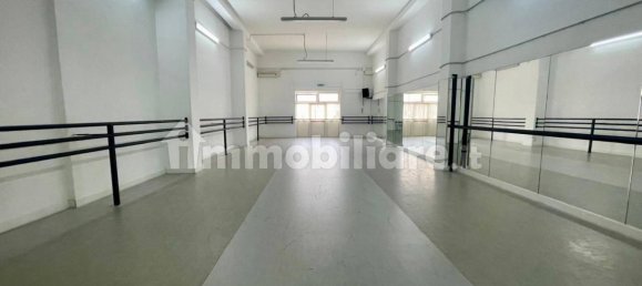 5-Zimmer Gewerbliche Immobilie in Naples, Italy, Nr. 33717 7