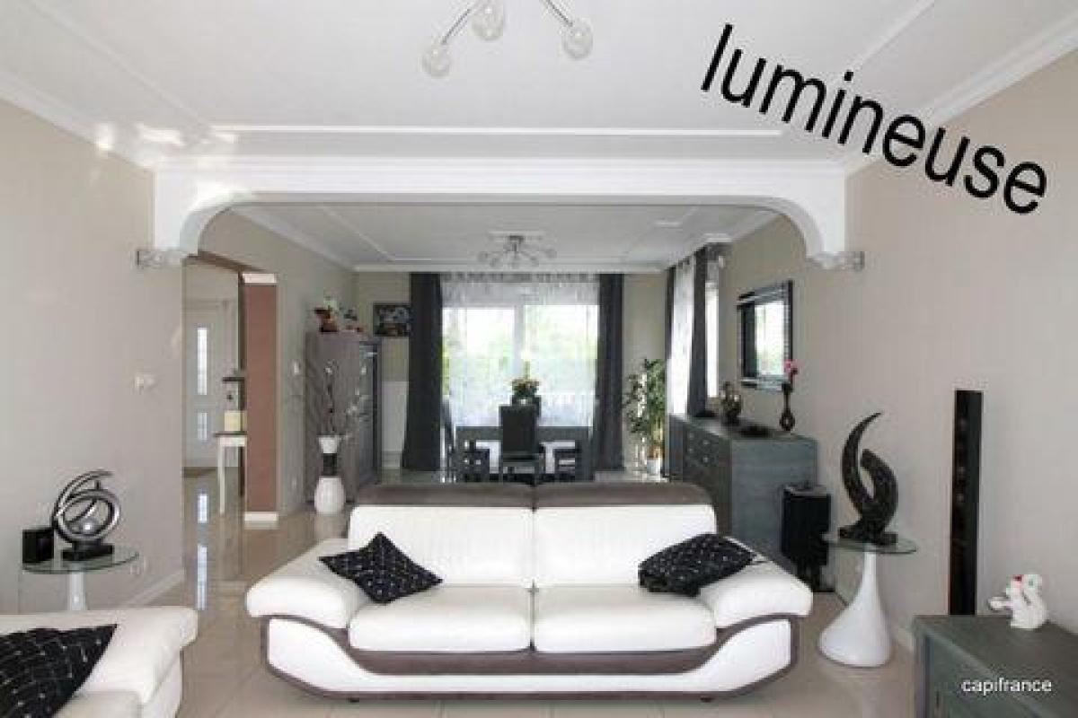 Casa de 4 dormitorios en Jargeau, France No. 12001