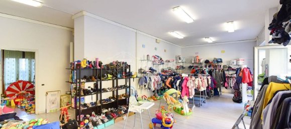 Imóvel comercial de 1 divisão em Erba, Italy N.º 84441 3