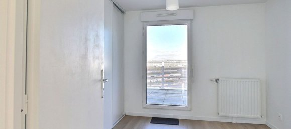 Apartamento de 3 dormitorios en Colombes, France No. 162804 9