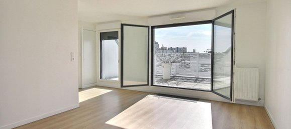 Apartamento de 3 dormitorios en Colombes, France No. 162804 2