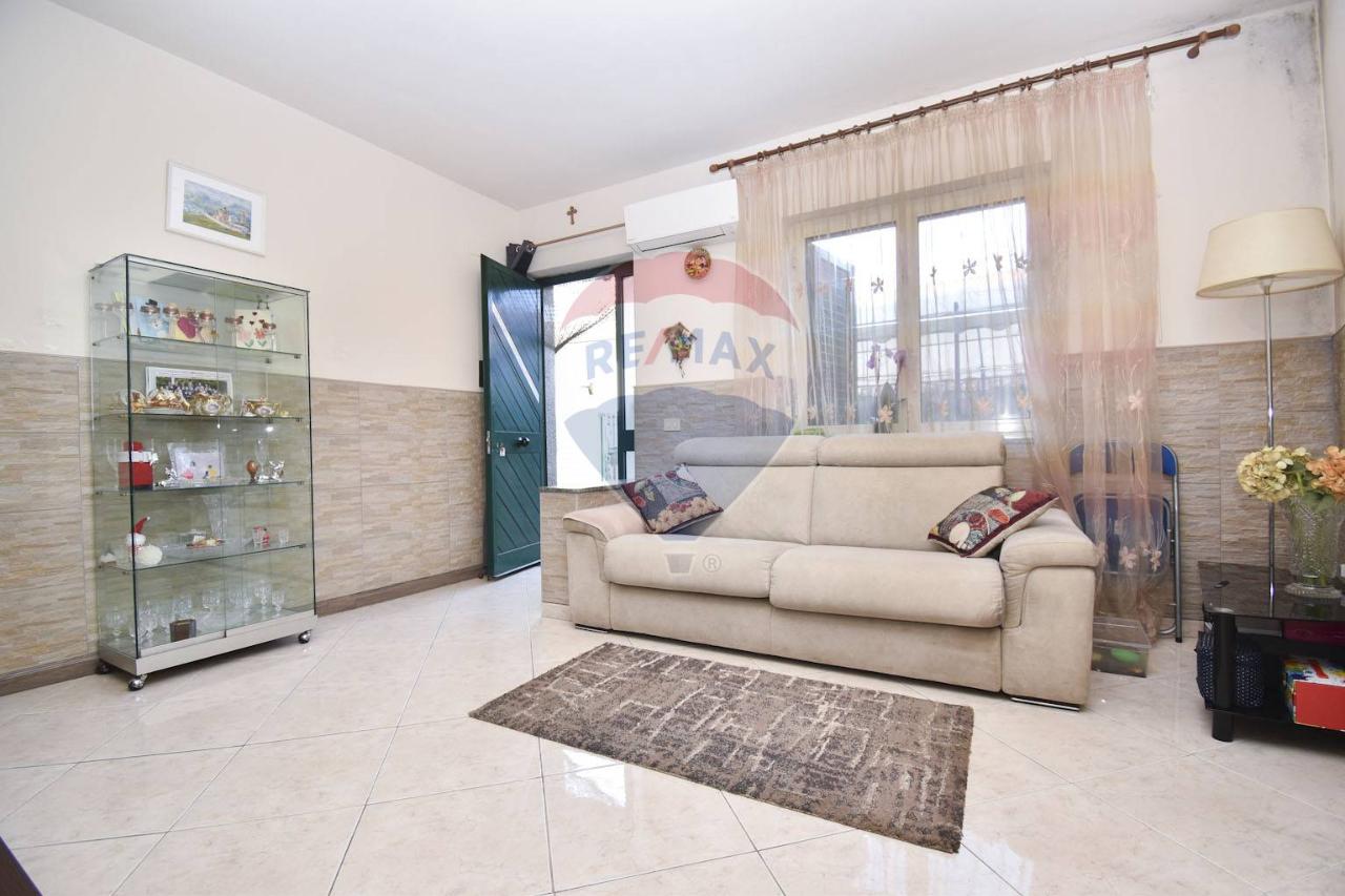 4 rooms House in Viagrande, Italy No. 11617