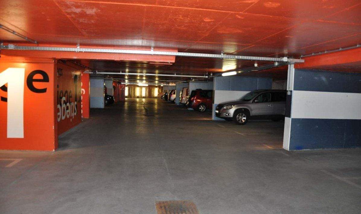 Garage à Neubau, Austria No. 243318