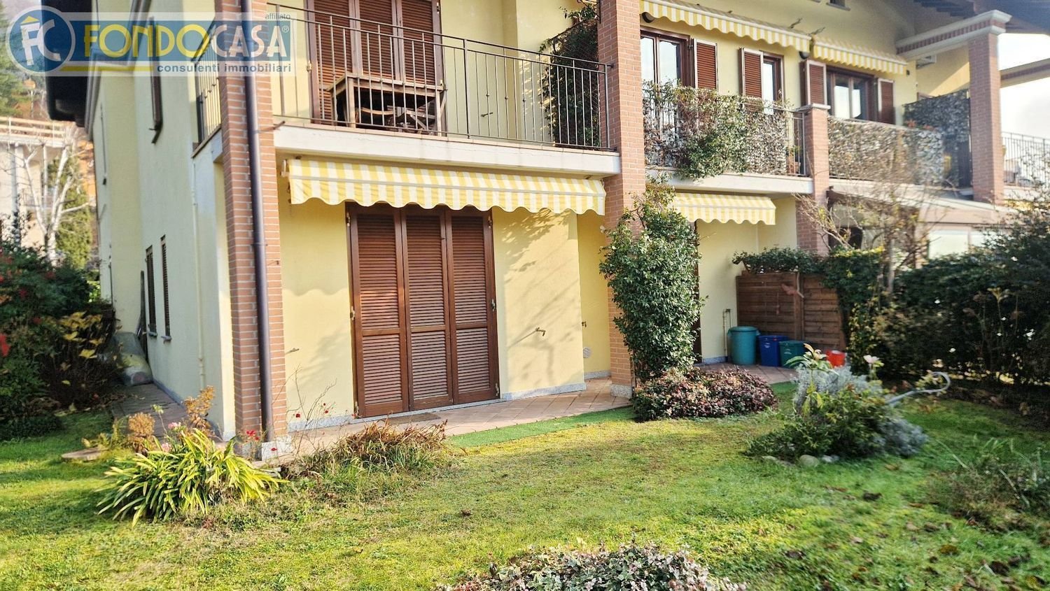 Apartamento de 3 habitaciónes en Como, Italy No. 94461