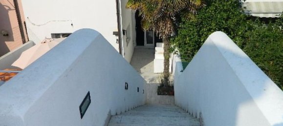 3 bedrooms House in Carrara, Italy No. 50410 31