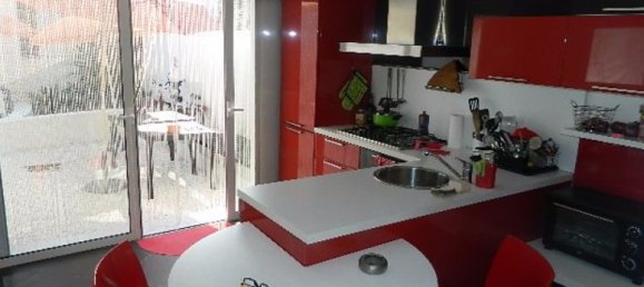 3 bedrooms House in Carrara, Italy No. 50410 14