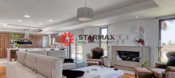 6 bedrooms Commercial property in Dromolaxia, Cyprus No. 67376 9