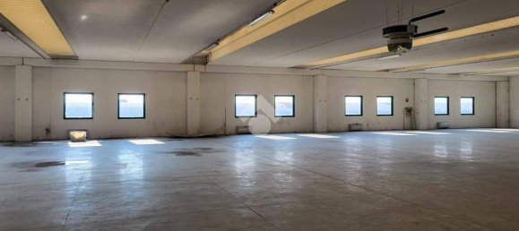 1800m² Warehouse in Bagnatica, Italy No. 156059 8