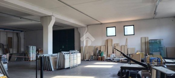 1800m² Warehouse in Bagnatica, Italy No. 156059 4