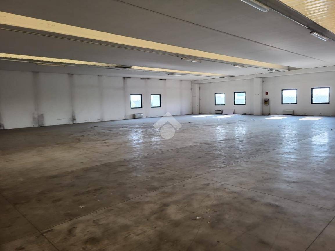 1800m² Warehouse in Bagnatica, Italy No. 156059