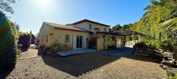 5 Schlafzimmer Schlösser in Cavalaire-sur-Mer, France, Nr. 99985 2