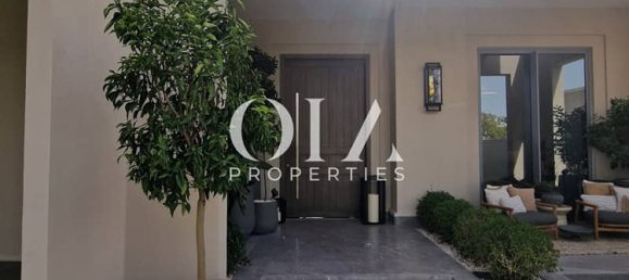 5 bedrooms Villa in Abu Dhabi, UAE No. 22155 3